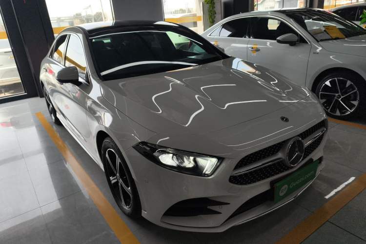 Used Mercedes-Benz A-Class 2022 Revised Version A 200 L Sport Sedan Fashionable Style
