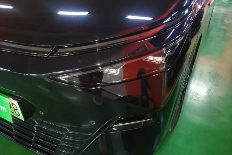 Used XPeng X9 2025 740 Ultra-Long Range Max
