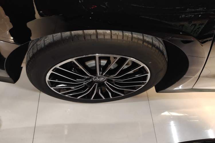 Used BYD Han 2025 DM-i Intelligent Driving Edition 125KM LiDAR Flagship Model
