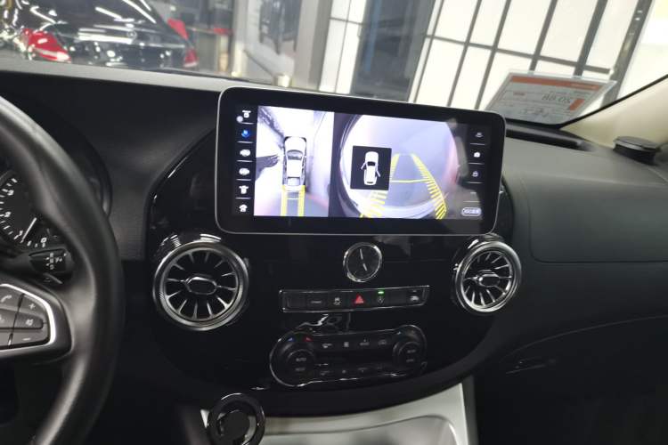 Used Mercedes-Benz Vito 2023 2.0T Elite Version 7 Seats
