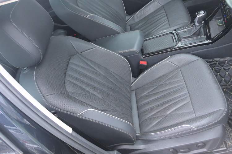 Used Volkswagen Passat 2022 330TSI Starry Luxury Edition – Exclusive Special Edition