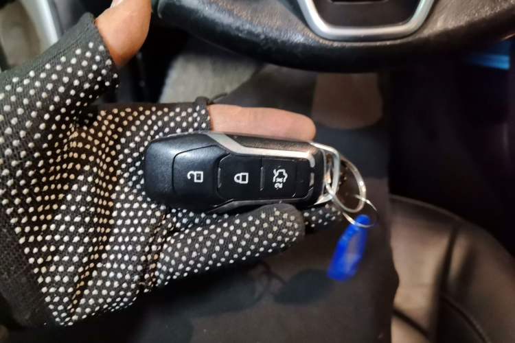 Used Ford Edge 2015 2.0T GTDi Two-Wheel-Drive High-Line Version