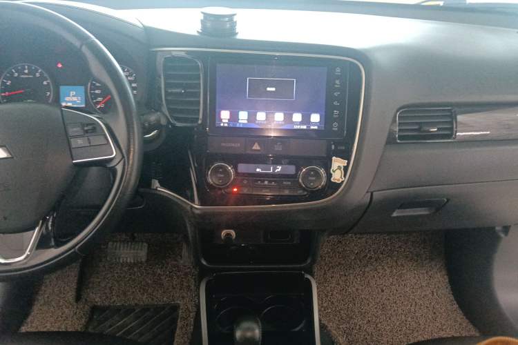 Used Mitsubishi Outlander 2018 2.0L Two-Wheel Drive Glory Edition 5 Seats
