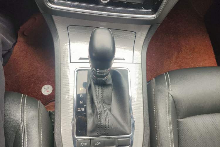 Used Roewe RX5 2019 20T Two-Wheel Drive Automatic 4G Connected Platinum Edition
