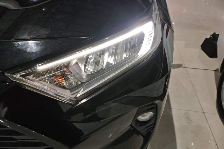 Used Toyota RAV4 2020 Dual-Engine 2.5L E-CVT Two-Wheel Drive Elite Edition
