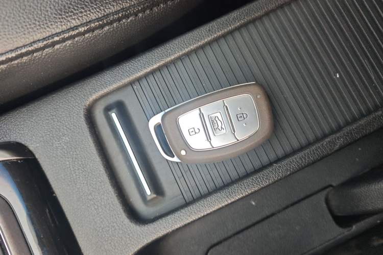 Used Hyundai Elantra 2015 1.6L Automatic Luxury Model