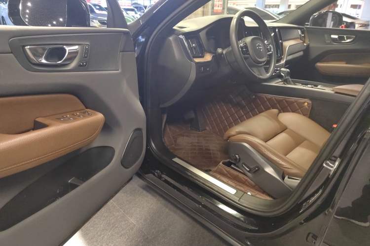 Used Volvo XC60 2021 T5 4x4 Smart Luxury Edition