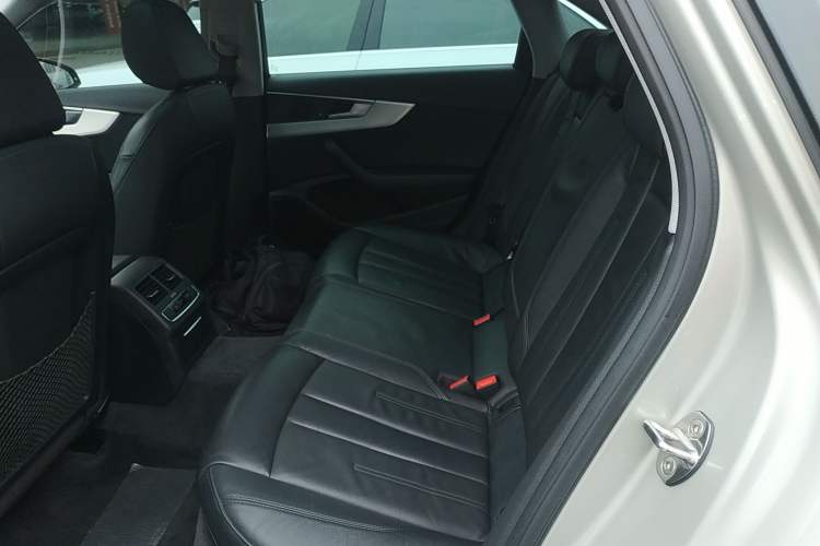 Used Audi A4L 2019 40 TFSI Fashion Version China V