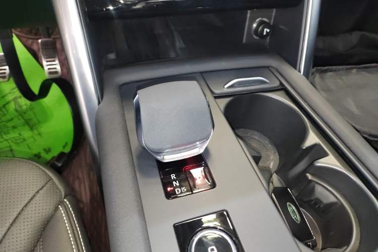 Used Land Rover Discovery 2023 Revised Version 360 PS R-Dynamic S