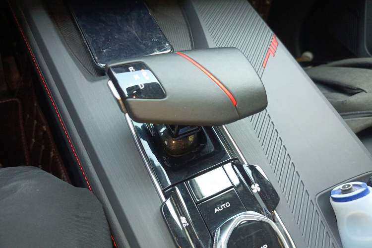 Used Oshan Z6 2022 Blue Whale 1.5T DCT Luxury Model
