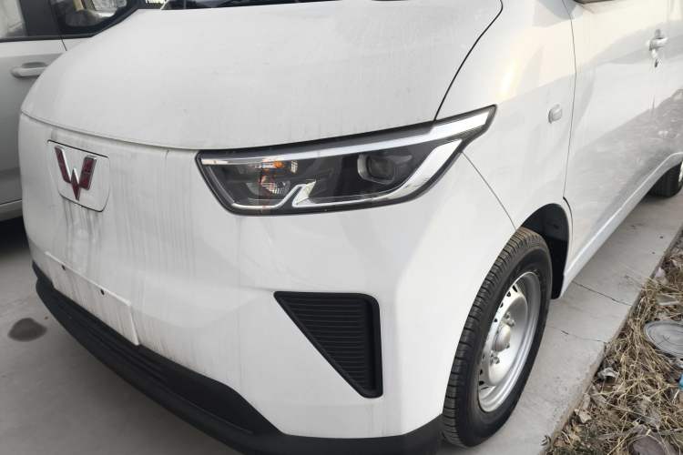 Used Wuling Yangguang 2024 300KM Comfort Version Passenger Van 75kW
