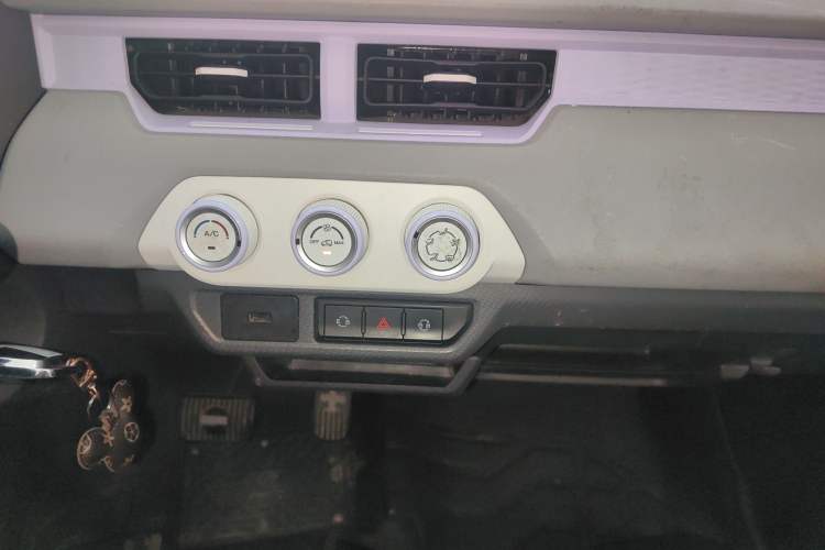 Used Chery QQ Ice Cream 2022 170km Sundae Phosphate Lithium-Ion