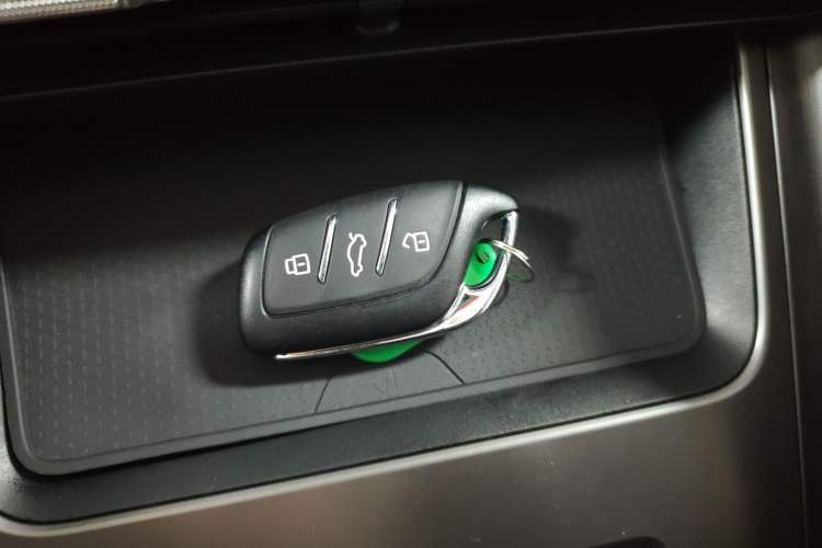 Used Roewe D5X DMH 2024 135 Tech Edition
