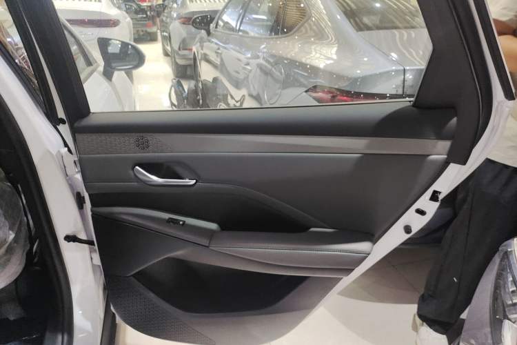 Used BYD Qin PLUS 2025 DM-i Smart Drive 55KM Leading Model
