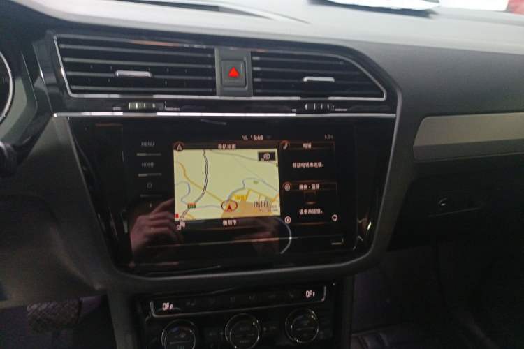 Used Volkswagen Tiguan L 2019 Revised 330TSI Automatic Two-Wheel Drive Smart & Luxury Edition China VI Standard
