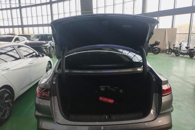 Used BYD Qin L 2025 DM-i Smart Drive 80KM Leading Model