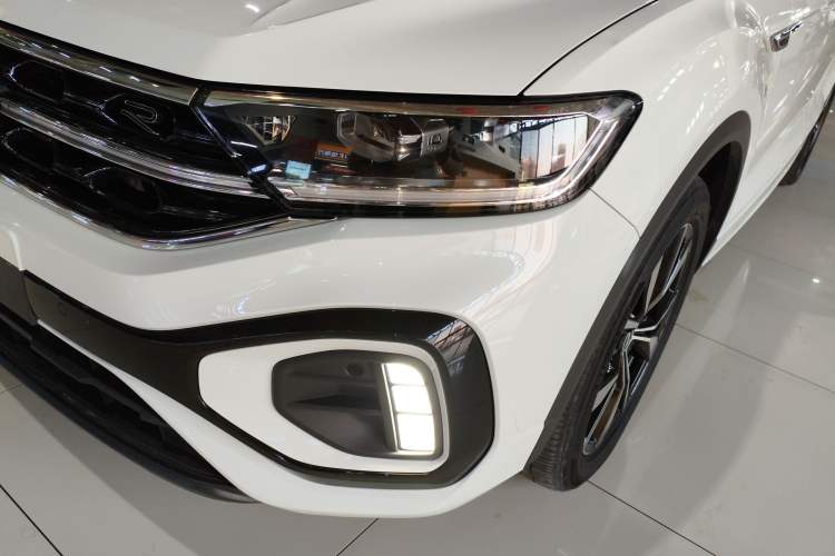 Used Volkswagen T-ROC 2023 300TSI DSG Two-Wheel-Drive Chen Guang Edition
