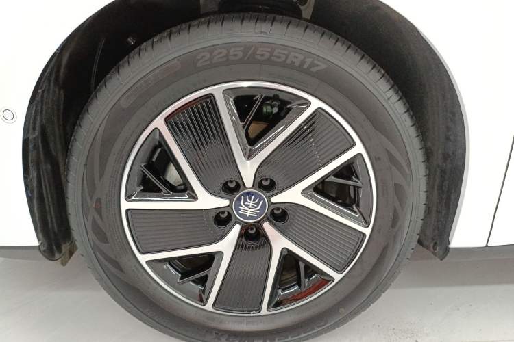 Used BYD Qin L 2025 DM-i Smart Drive 120KM Superior Model
