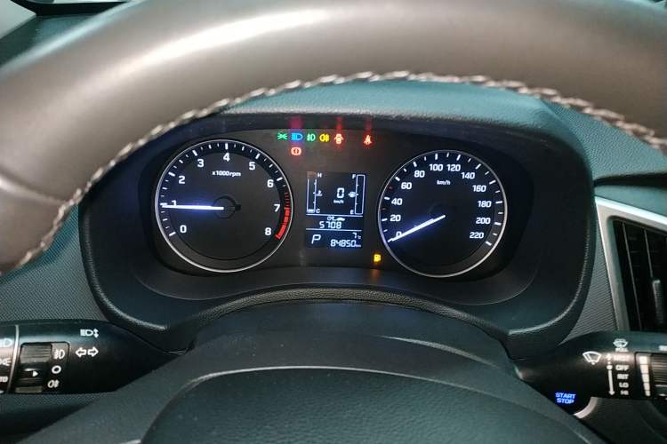 Used Hyundai ix25 2015 1.6L Automatic Two-Wheel-Drive Deluxe DLX Model
