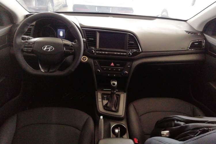 Used Hyundai Elantra 2016 1.4T Dual-Clutch Xuan Dong · Dynamic Version
