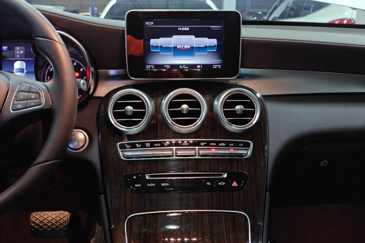 Used Mercedes-Benz GLC 2019 Facelift GLC 260 L 4MATIC Luxury Model
