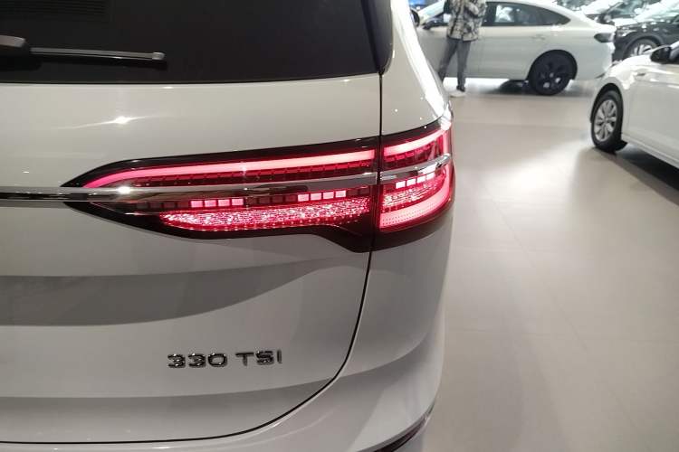 Used Volkswagen Viloran 2024 330TSI Luxury Edition
