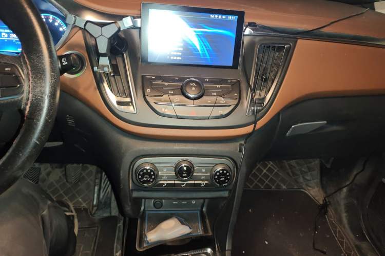 Used Soueast DX7 2016 1.5T Manual Triumph Edition