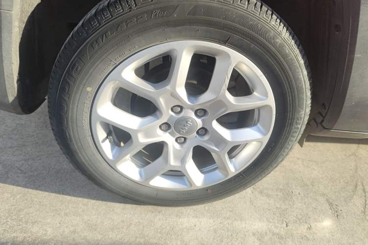 Used  Renegade 2018 Connected Large Screen Version 180T Automatic High-Energy Edition
