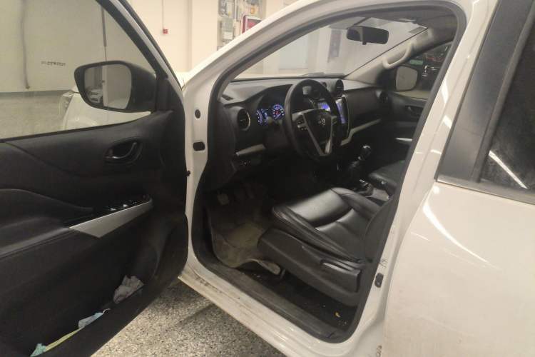 Used Dongfeng Palazzo 2021 1.8T Manual Two-Wheel Drive Elite Edition
