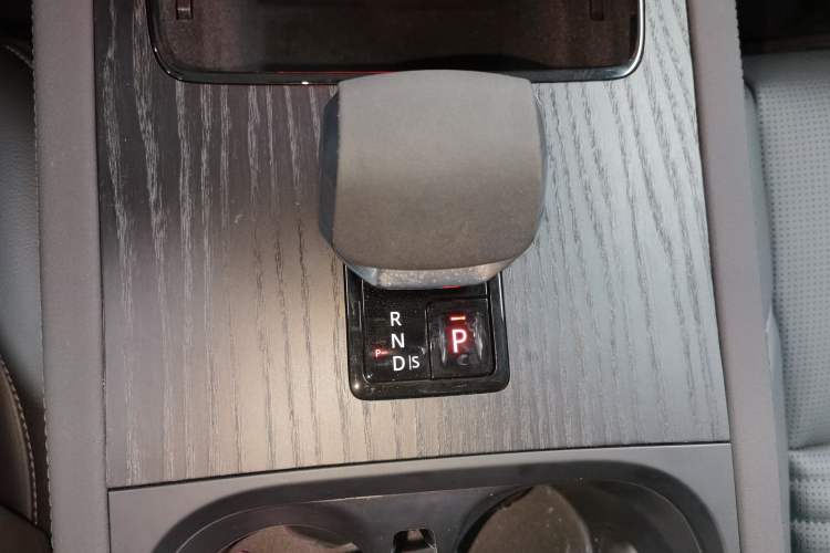 Used Land Rover Discovery Sport New Energy 2023 1.5T P300e Plug-in Hybrid Electric Version
