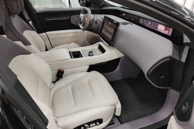 Used  12 2025 Ultra Extended-Range Edition
