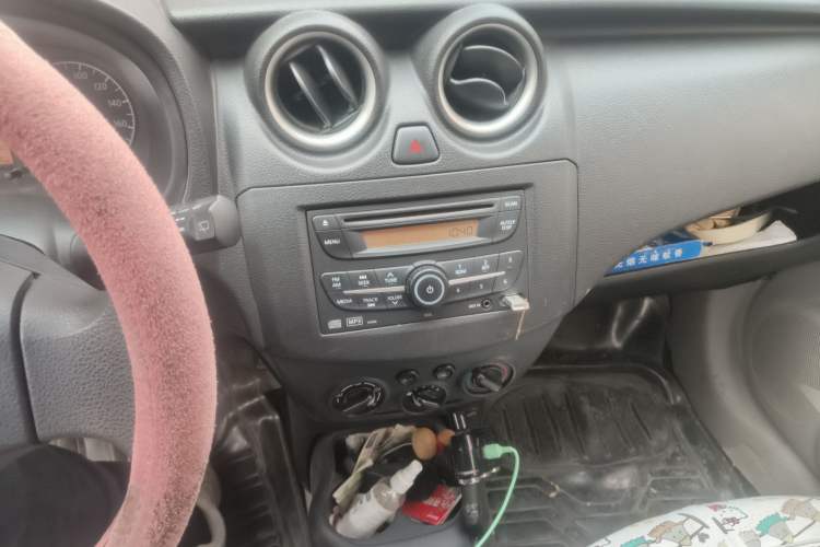 Used Venucia R30 2014 1.2L Manual Luxury Edition
