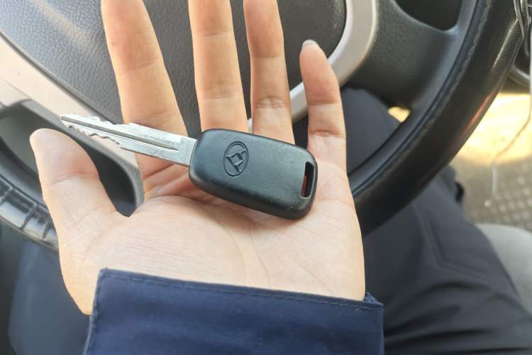 Used SAIC MAXUS Xintu V80 2017 2.5T 6-Speed Manual Aoyuntong National V Short Wheelbase Mid-Height 5/6/10-Seater