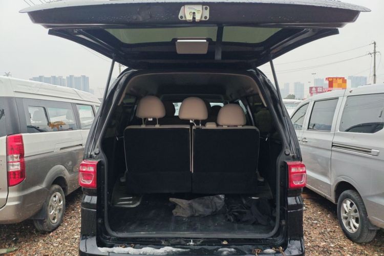 Used FORTHING Lingzhi 2023 M5L 1.6L Base Model 7 Seats
