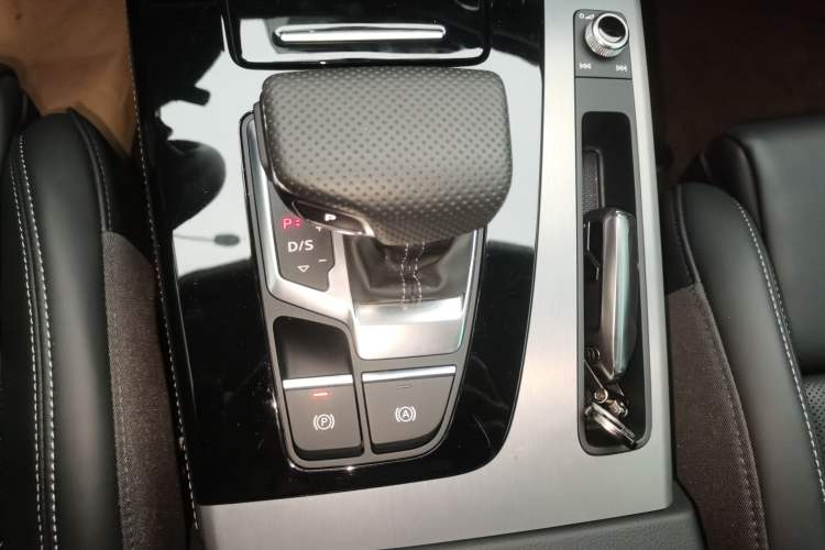 Used Audi Q5L 2025 quattro 45th Anniversary Edition 40 TFSI Sporty and Dynamic Model
