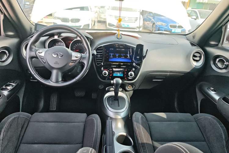 Used Infiniti ESQ 2014 1.6L Spontaneous Edition