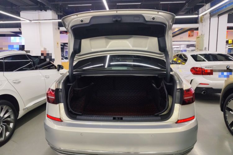 Used Volkswagen Passat 2019 330TSI Luxury Edition China VI Standard
