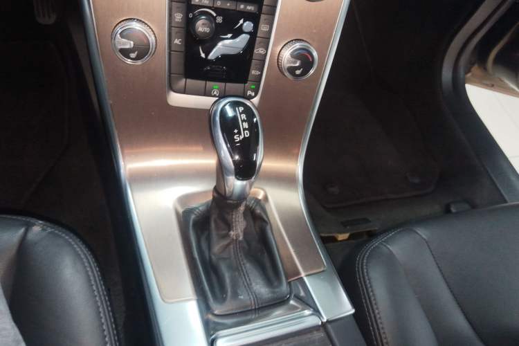 Used Volvo XC60 2015 T5 Smart Upgrade Model
