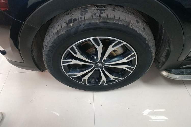 Used Hyundai Santa Fe 2017 2.0T Automatic Two-Wheel Drive Smart Version 7 Seats