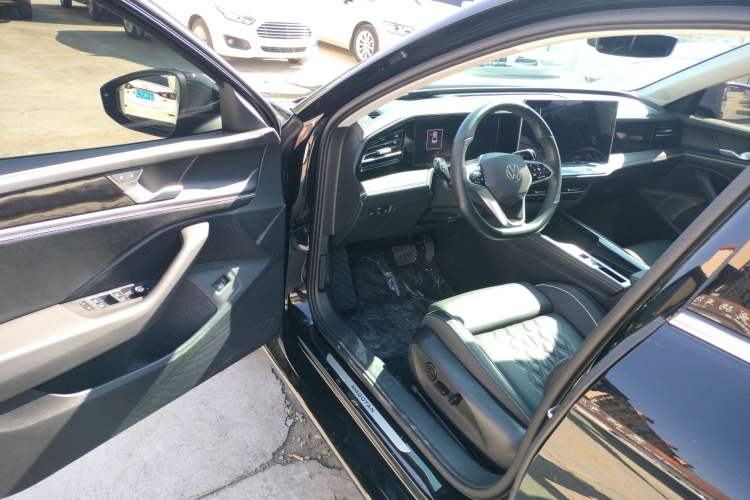 Used Volkswagen Magotan 2024 380TSI DSG Prestige Edition DaMai Package
