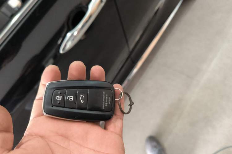 Used Toyota Camry 2023 2.0G Luxury Edition
