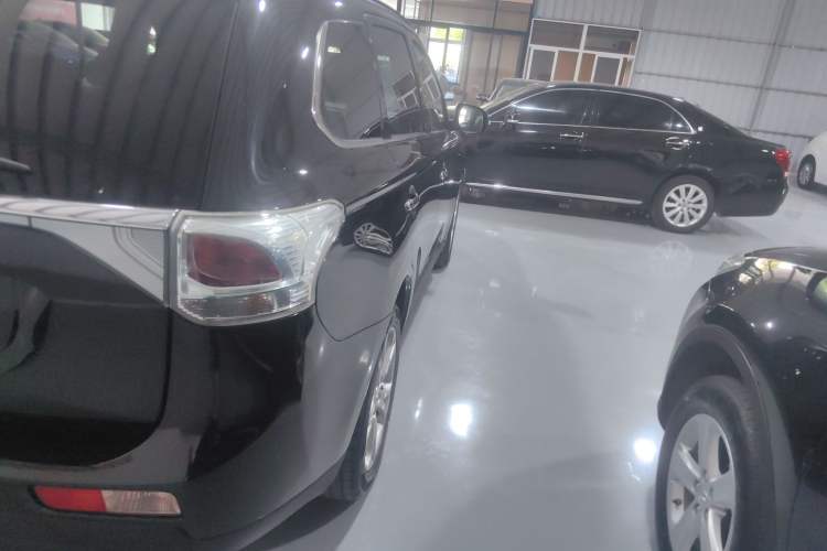 Used Mitsubishi Outlander 2013 2.4L 4x4 Luxury Navigation Edition 5 Seats
