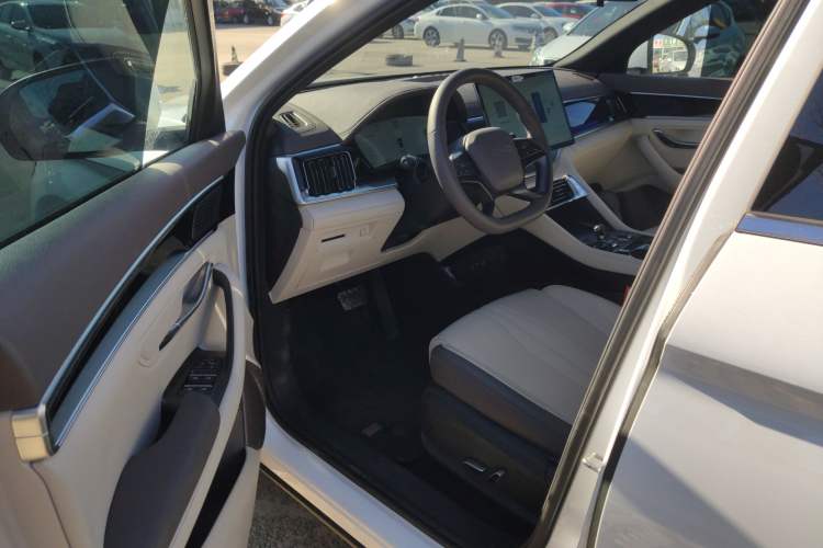 Used BYD Song PLUS New Energy 2025 EV Intelligent Driving Version 520km Premium Model
