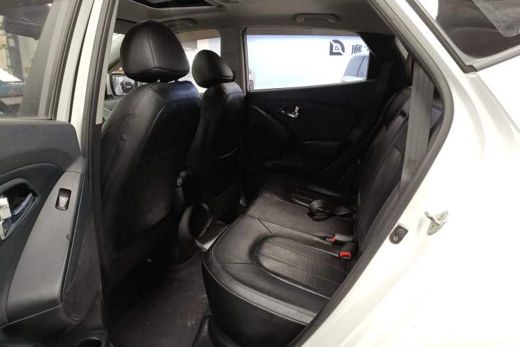 Used Hyundai ix35 2015 2.0L Automatic 2WD Smart Type China IV
