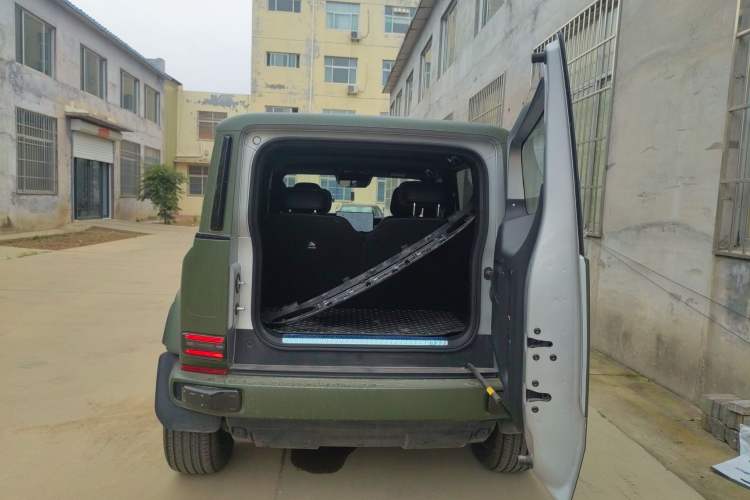 Used  V23 2025 401 Two-Wheel Drive Intelligent Driving Version
