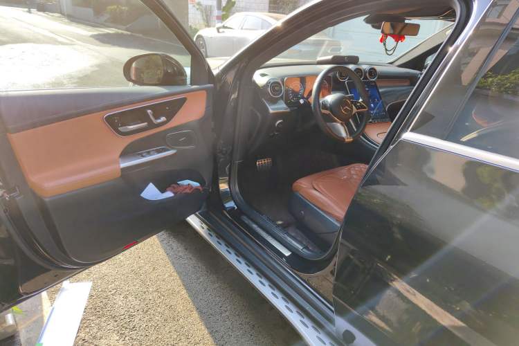 Used Mercedes-Benz GLC 2023 GLC 260 L 4MATIC Dynamic Edition 5-seater
