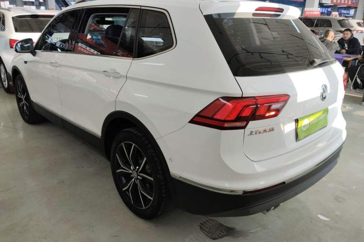 Used Volkswagen Tiguan L 2020 330TSI Automatic Two-Wheel Drive Smart Luxury Edition China VI Standard
