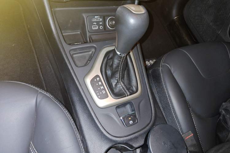 Used  Cherokee 2016 2.4L Leading Smart Version