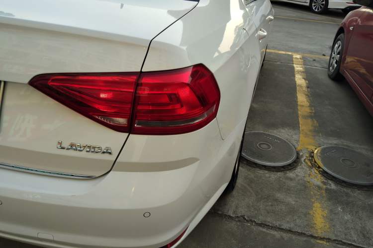 Used Volkswagen Lavida 2017 1.6L Automatic Comfort Edition
