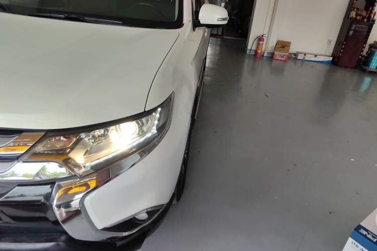 Used Mitsubishi Outlander 2017 2.0L Two-Wheel Drive Glory Edition 5 Seats
